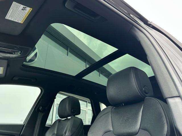 used 2022 Audi SQ5 car, priced at $37,980