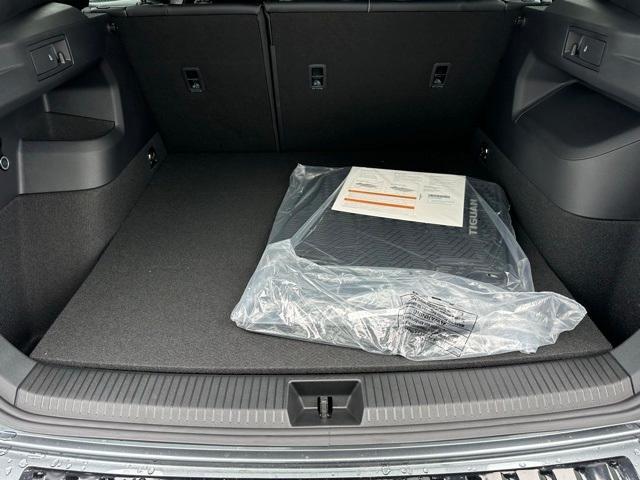 new 2025 Volkswagen Tiguan car, priced at $35,454