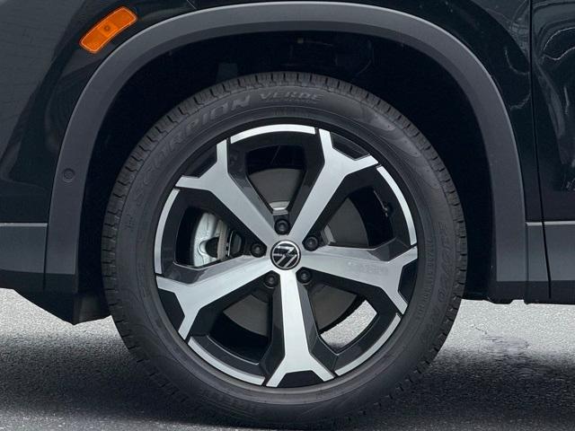 new 2025 Volkswagen Tiguan car, priced at $35,084