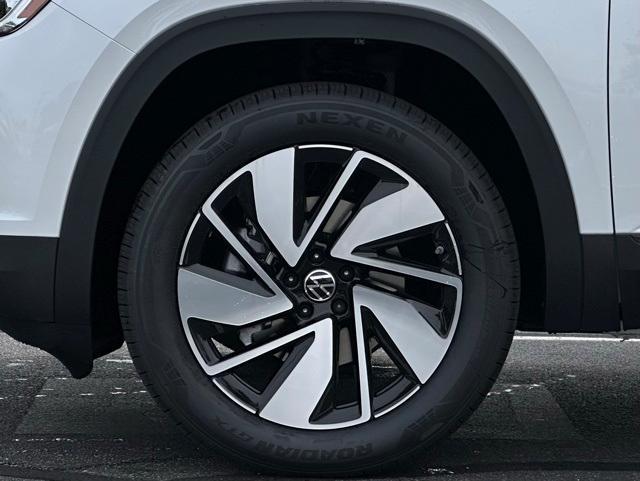 new 2026 Volkswagen Atlas car, priced at $45,915