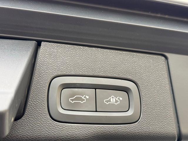 used 2024 Volvo XC60 Recharge Plug-In Hybrid car, priced at $33,890