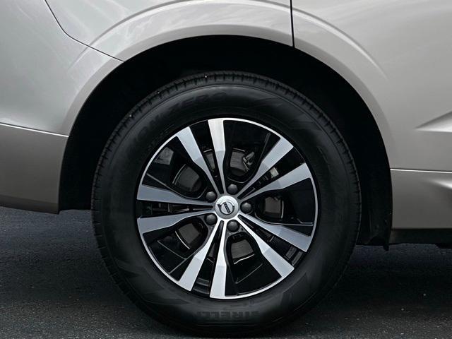 used 2025 Volvo XC60 car, priced at $36,490