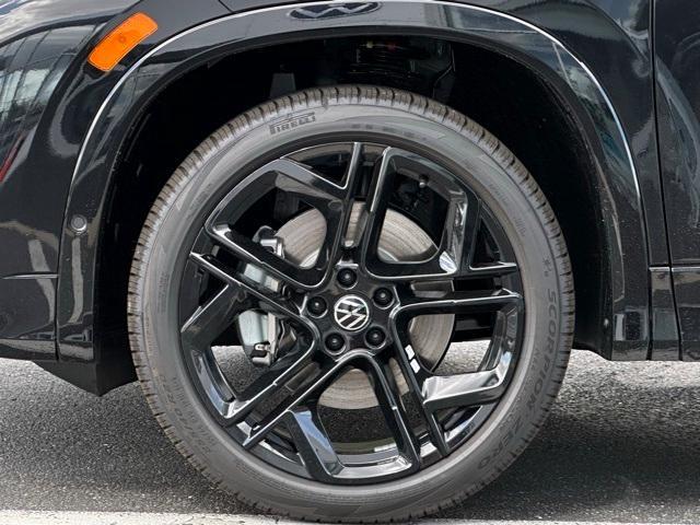 new 2025 Volkswagen Tiguan car, priced at $35,590