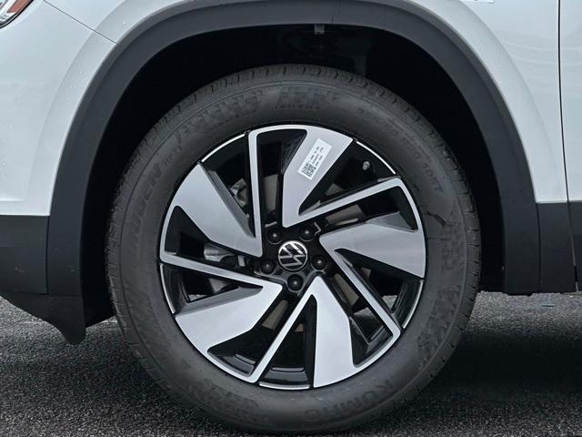 new 2025 Volkswagen Atlas car, priced at $45,577