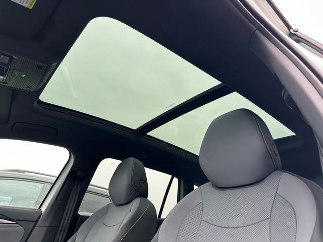 new 2025 Volkswagen Tiguan car, priced at $35,142