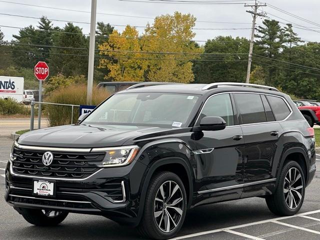 new 2024 Volkswagen Atlas car, priced at $52,013