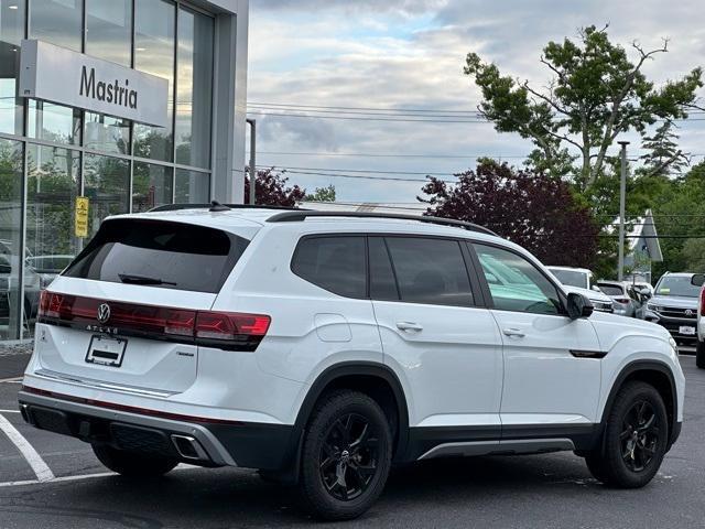 new 2025 Volkswagen Atlas car, priced at $45,300