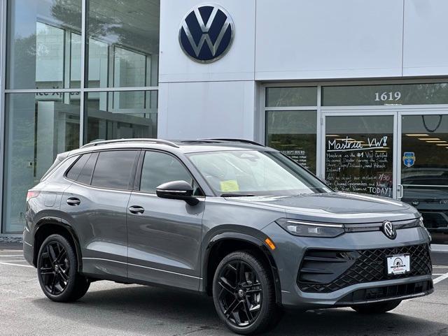 new 2025 Volkswagen Tiguan car, priced at $37,418