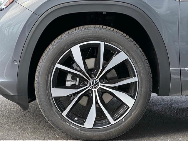 new 2025 Volkswagen Atlas car, priced at $51,411