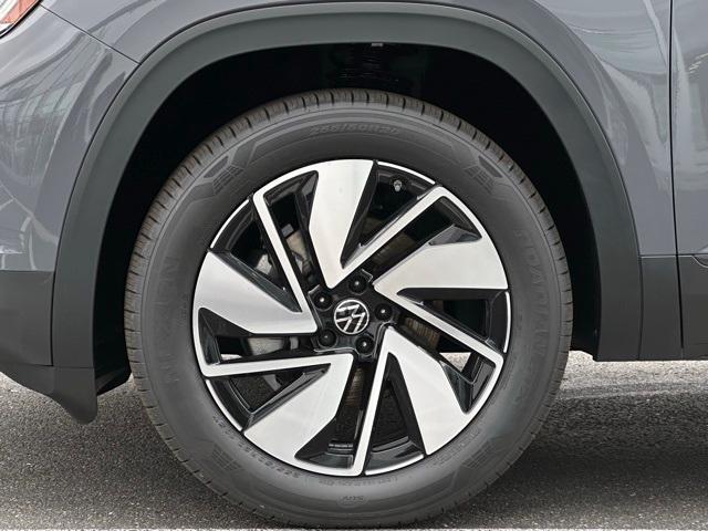 new 2026 Volkswagen Atlas car, priced at $47,085