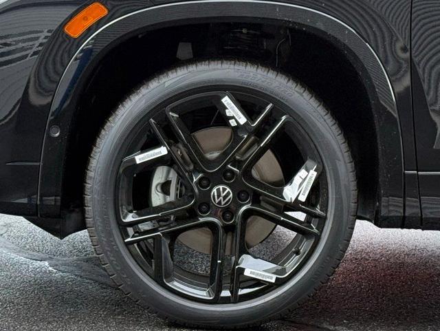 new 2025 Volkswagen Tiguan car, priced at $39,081