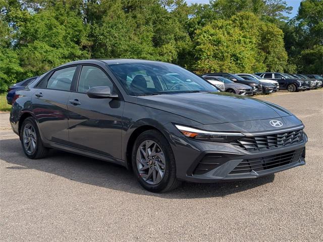 new 2025 Hyundai Elantra car, priced at $24,121