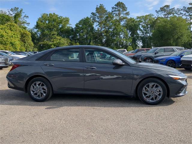 new 2025 Hyundai Elantra car, priced at $24,121