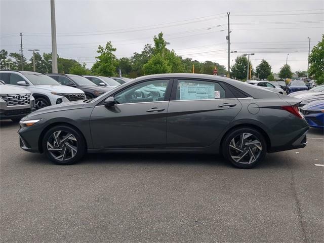 new 2024 Hyundai Elantra car, priced at $27,332