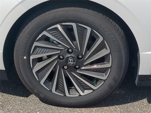 new 2025 Hyundai Sonata Hybrid car, priced at $31,115