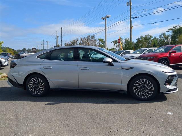 new 2024 Hyundai Sonata Hybrid car, priced at $30,880