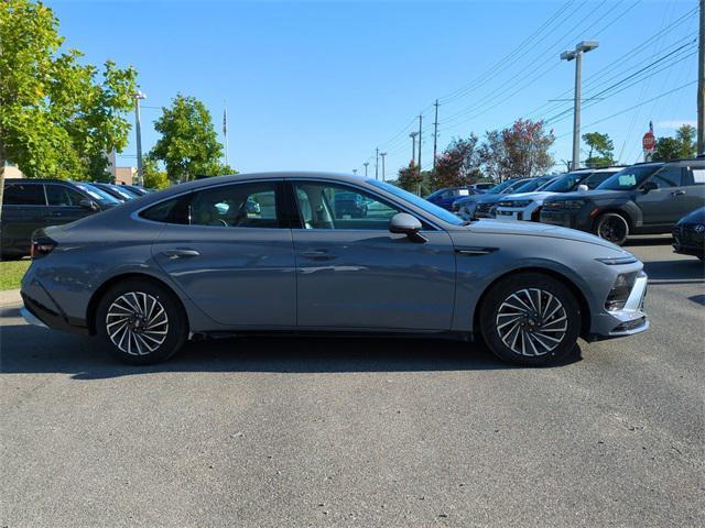 new 2025 Hyundai Sonata Hybrid car, priced at $27,716