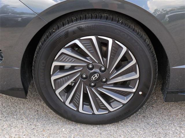 new 2025 Hyundai Sonata Hybrid car, priced at $27,601