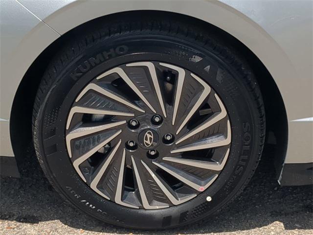 new 2025 Hyundai Sonata Hybrid car, priced at $30,640