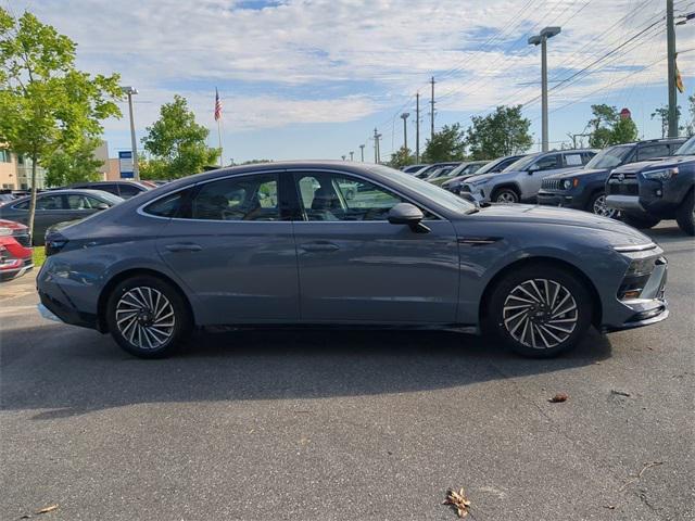 new 2024 Hyundai Sonata Hybrid car, priced at $30,880