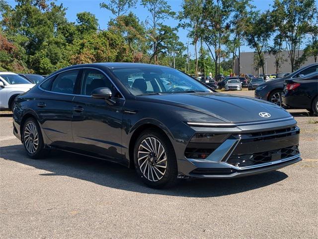 new 2024 Hyundai Sonata Hybrid car, priced at $30,255