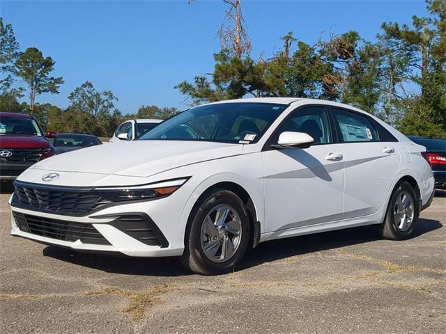 new 2025 Hyundai Elantra car, priced at $22,632