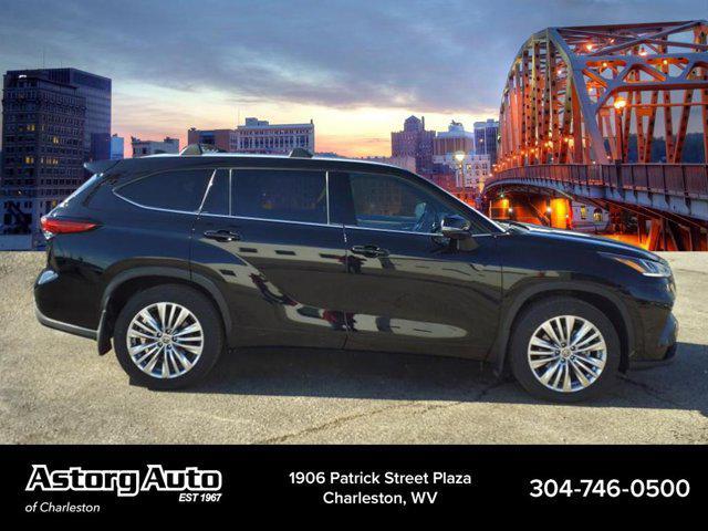 used 2023 Toyota Highlander car, priced at $43,592