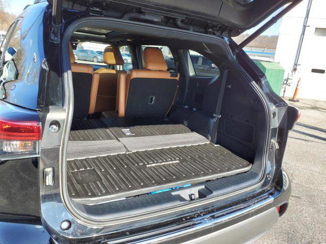 used 2023 Toyota Highlander car, priced at $43,592