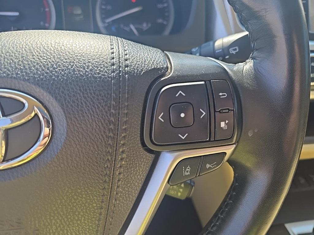 used 2019 Toyota Highlander car, priced at $27,990