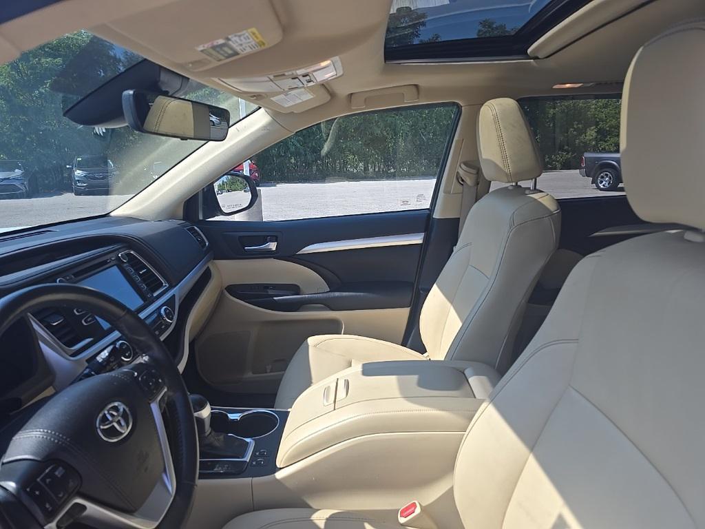 used 2019 Toyota Highlander car, priced at $27,990