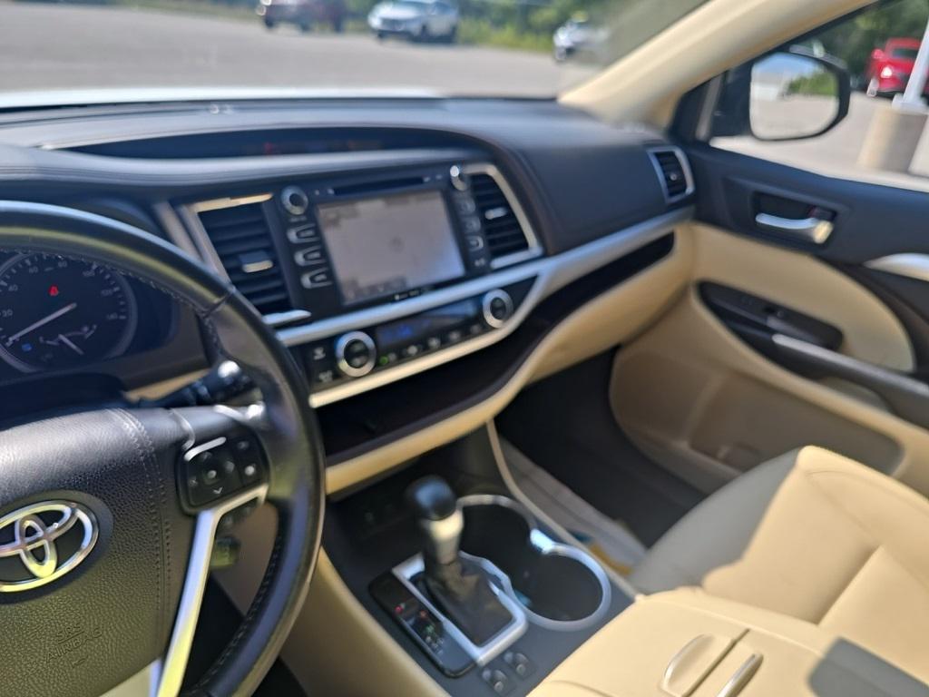 used 2019 Toyota Highlander car, priced at $27,990