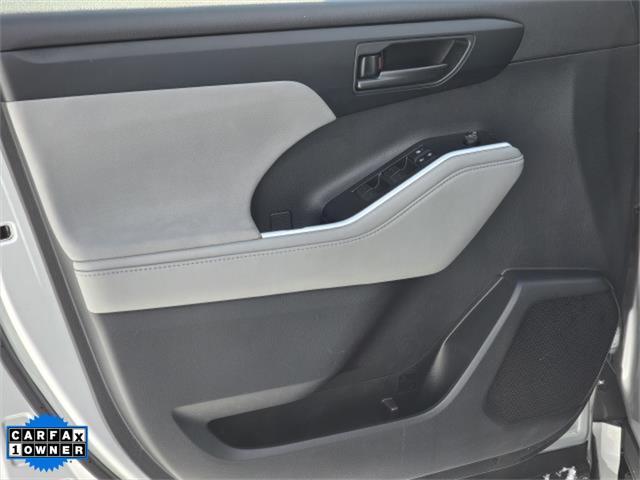 used 2020 Toyota Highlander Hybrid car, priced at $26,855
