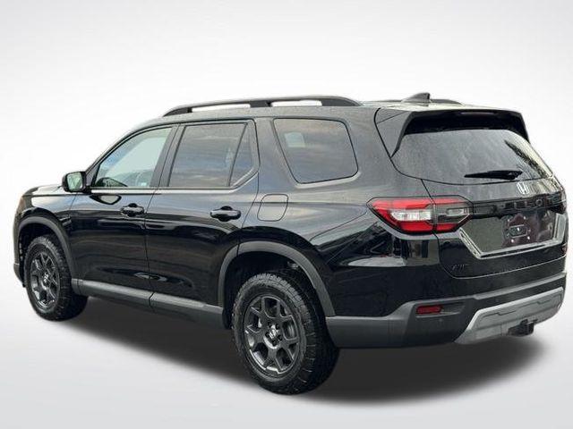 new 2025 Honda Pilot car, priced at $51,375