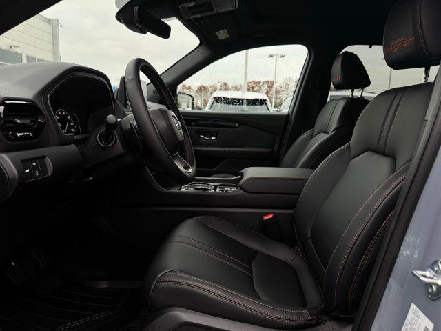 new 2025 Honda Pilot car, priced at $51,375