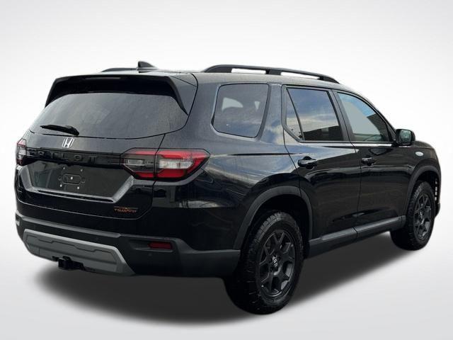 new 2025 Honda Pilot car, priced at $51,375