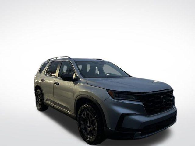 new 2025 Honda Pilot car, priced at $50,495