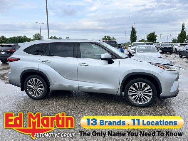 used 2021 Toyota Highlander car, priced at $35,567