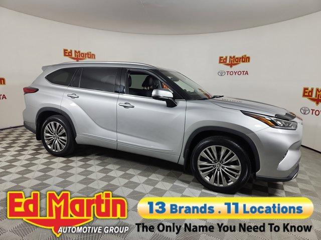 used 2021 Toyota Highlander car, priced at $35,567