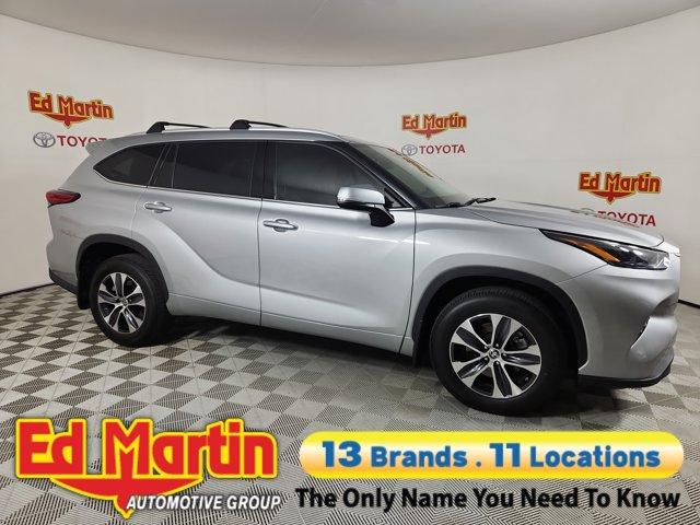 used 2022 Toyota Highlander car, priced at $37,371