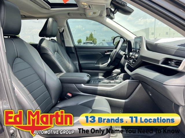 used 2021 Toyota Highlander Hybrid car, priced at $32,682