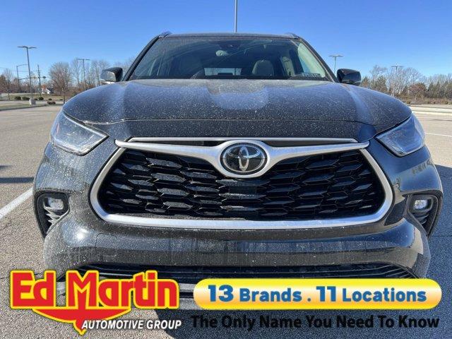 used 2021 Toyota Highlander car, priced at $33,964