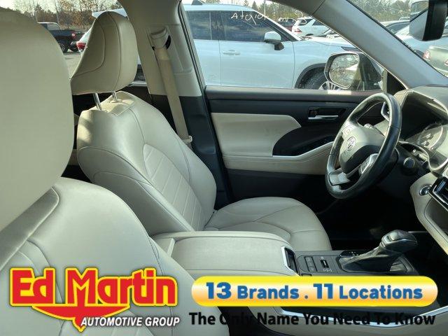 used 2022 Toyota Highlander car, priced at $34,231