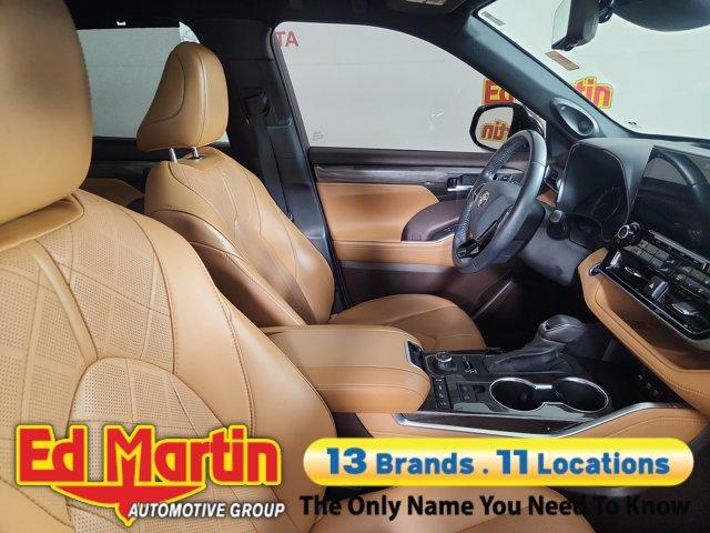 used 2021 Toyota Highlander car, priced at $34,997