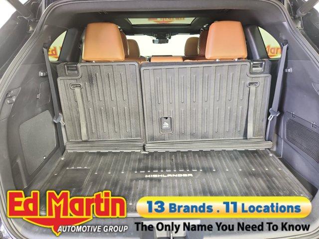 used 2021 Toyota Highlander car, priced at $34,997