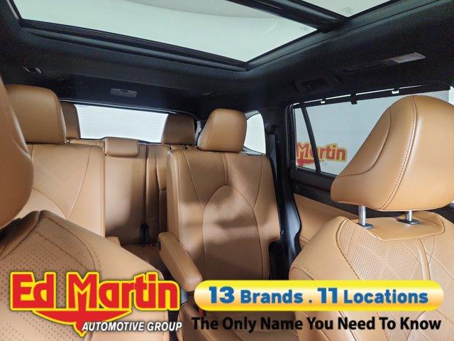 used 2021 Toyota Highlander car, priced at $34,997