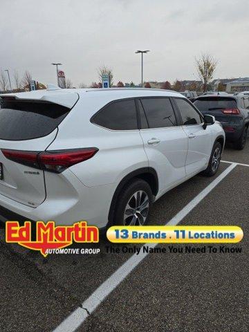 used 2023 Toyota Highlander car, priced at $44,487