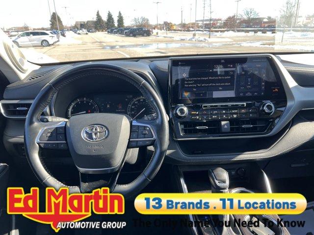 used 2021 Toyota Highlander car, priced at $34,273