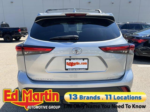 used 2022 Toyota Highlander car, priced at $37,456