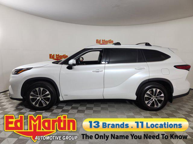 used 2022 Toyota Highlander Hybrid car, priced at $28,795