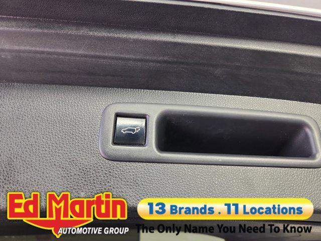 used 2022 Toyota Highlander Hybrid car, priced at $28,795